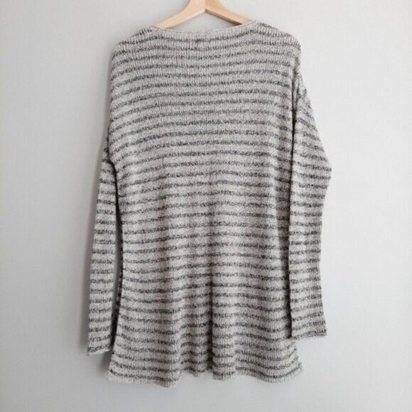 VOLCOM Striped High Low Hem Knit Sweater Oversized Gray Sz S - Picture 5 of 8